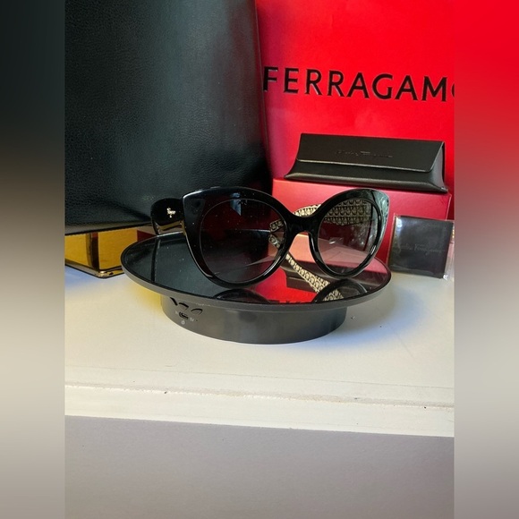 SALVATORE FERRAGAMO SUNGLASSES NEW - Picture 10 of 13